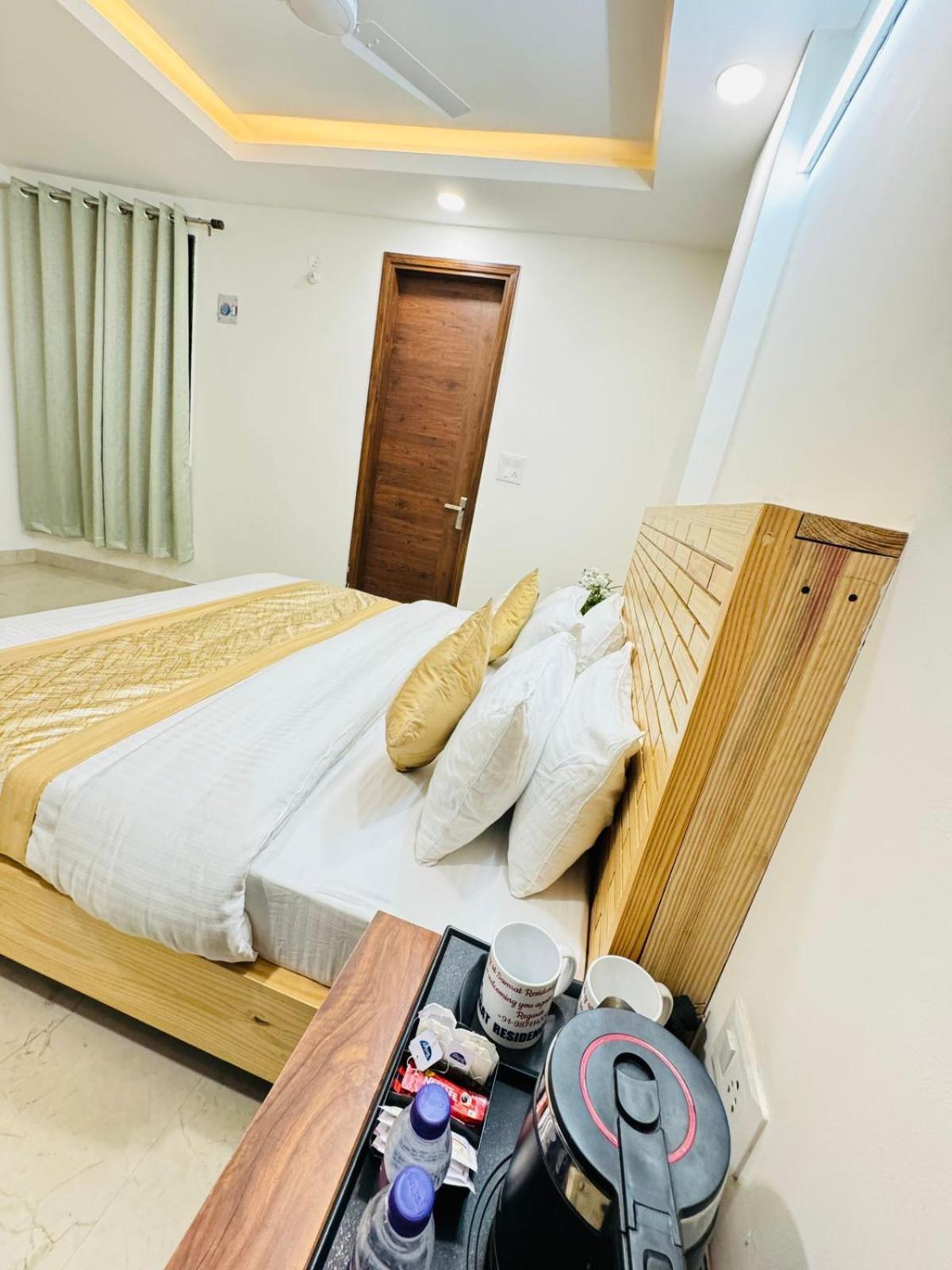Hotel Ashram View Just 10 Minute Away Form Nizamuddin Railway Station 新德里 外观 照片