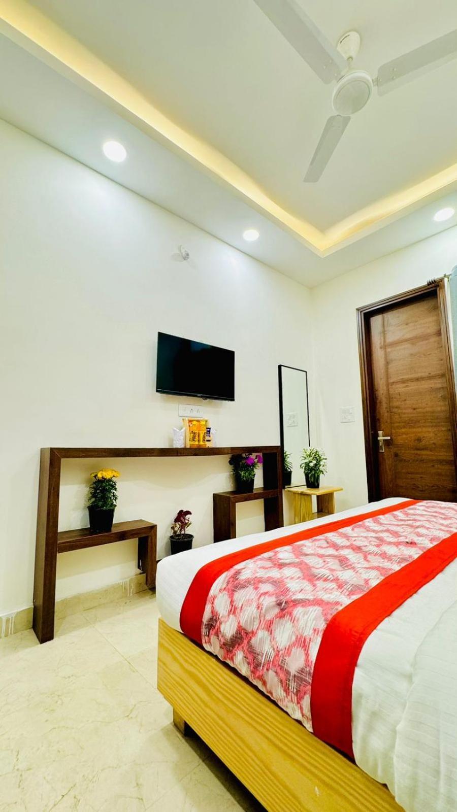 Hotel Ashram View Just 10 Minute Away Form Nizamuddin Railway Station 新德里 外观 照片