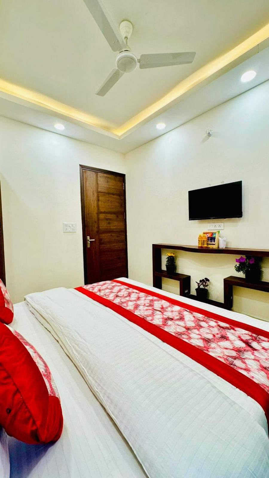 Hotel Ashram View Just 10 Minute Away Form Nizamuddin Railway Station 新德里 外观 照片